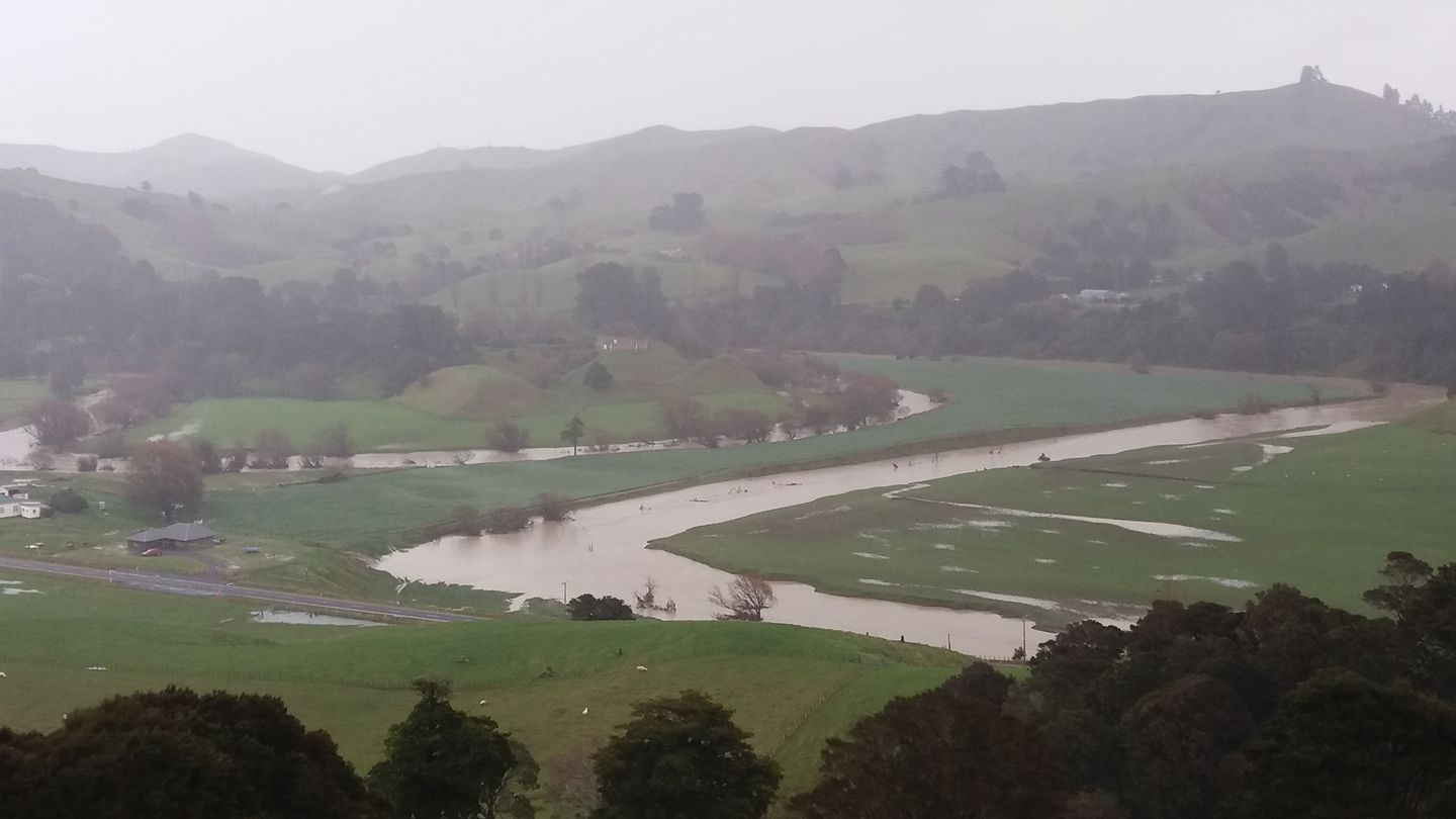 Tauweru River in flood